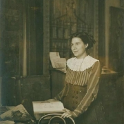 09. Анісія Свєнціцька в музеї. 1910.jpg